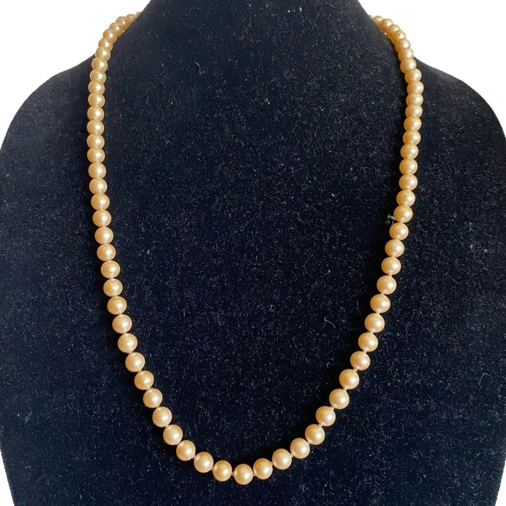 Vintage MONET Gold Tone CULTURED PEARL Old Money Classic Elegant